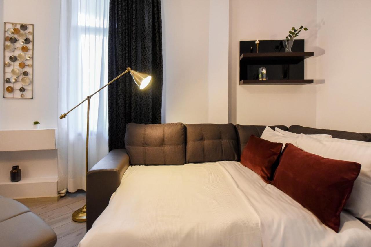 Discover Comfort: Charming & Spacious Apartment In The Old Town 布加勒斯特 外观 照片