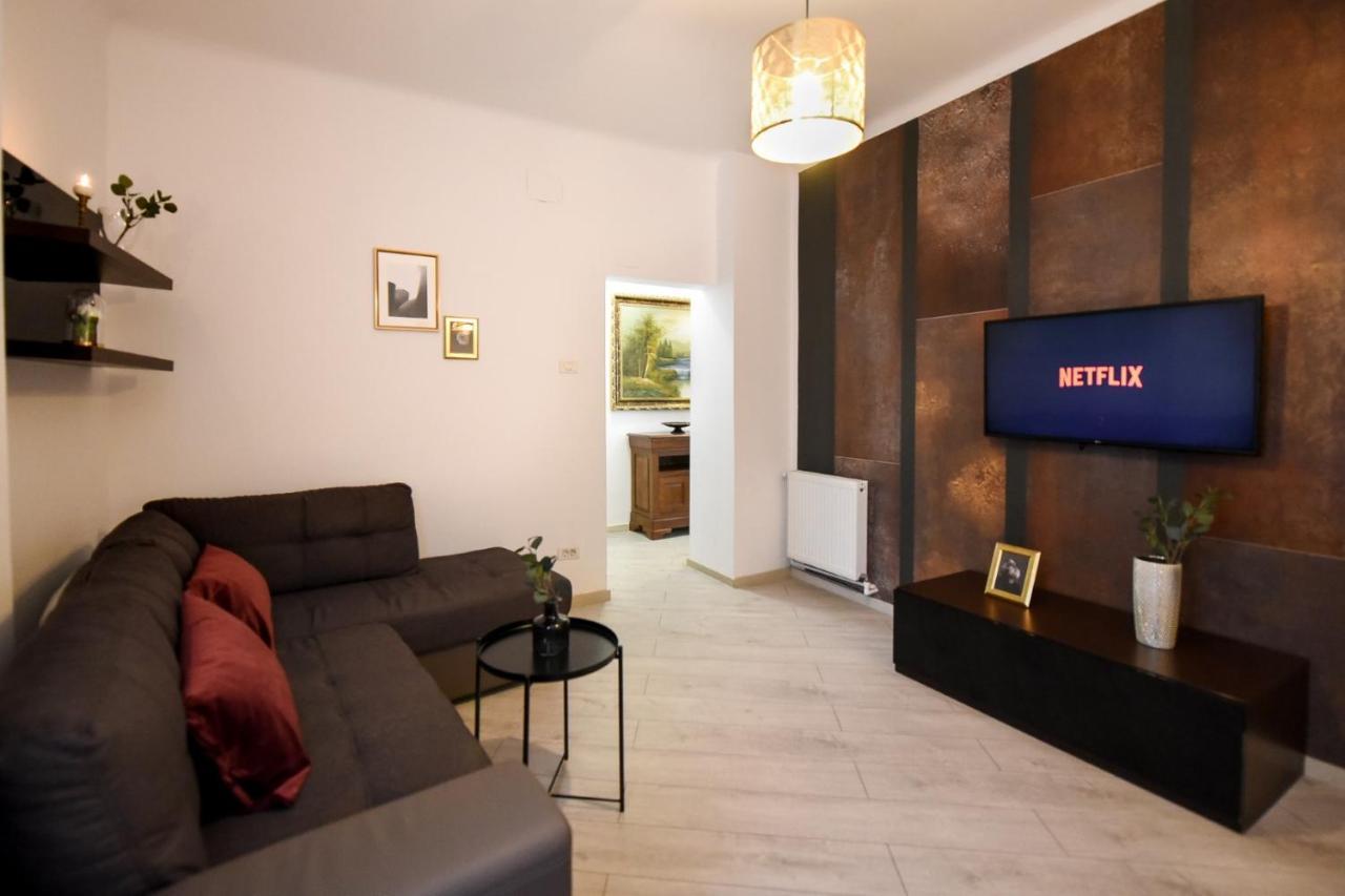Discover Comfort: Charming & Spacious Apartment In The Old Town 布加勒斯特 外观 照片