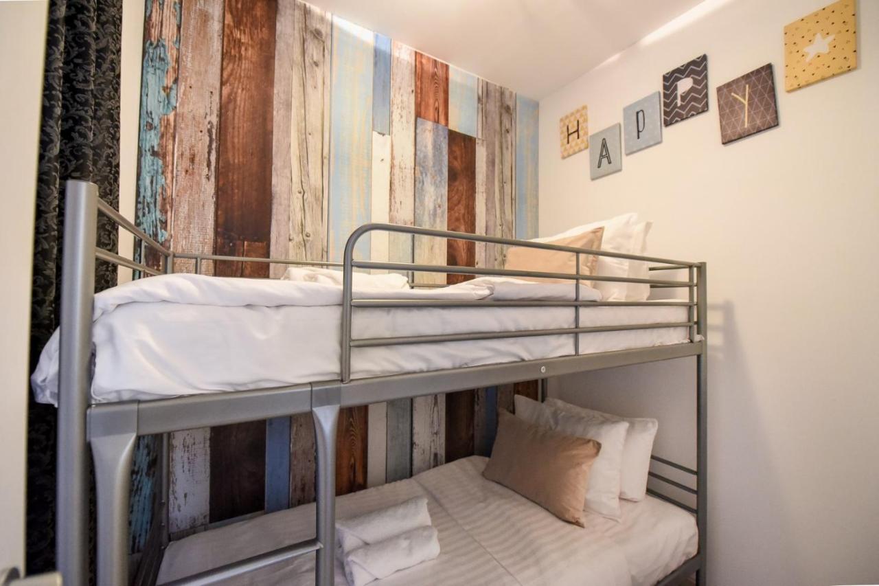 Discover Comfort: Charming & Spacious Apartment In The Old Town 布加勒斯特 外观 照片