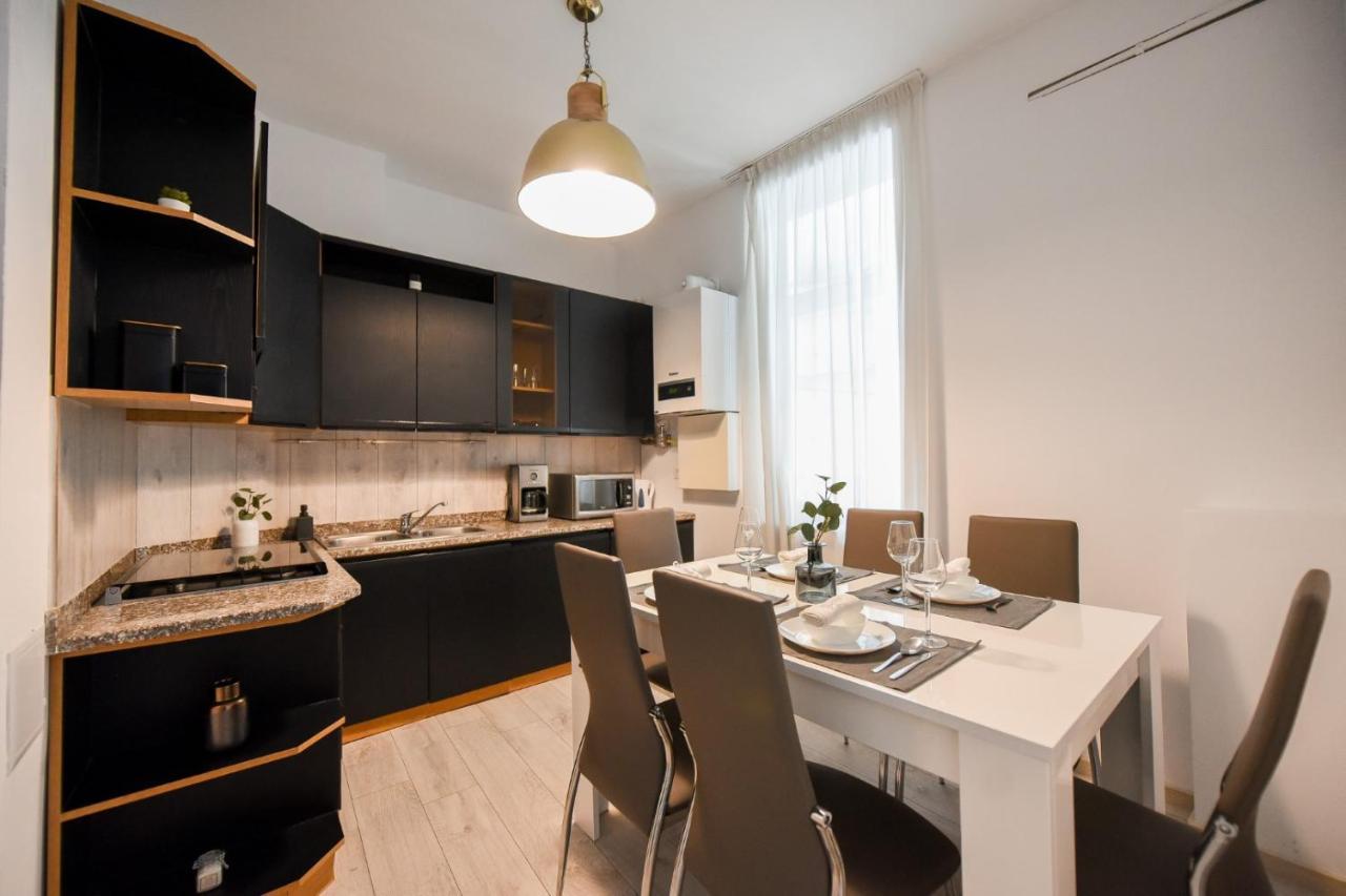 Discover Comfort: Charming & Spacious Apartment In The Old Town 布加勒斯特 外观 照片